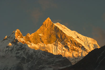 121_C10D2127_Mach-Zon-onder.jpg Machapuchre bij zonsondergang